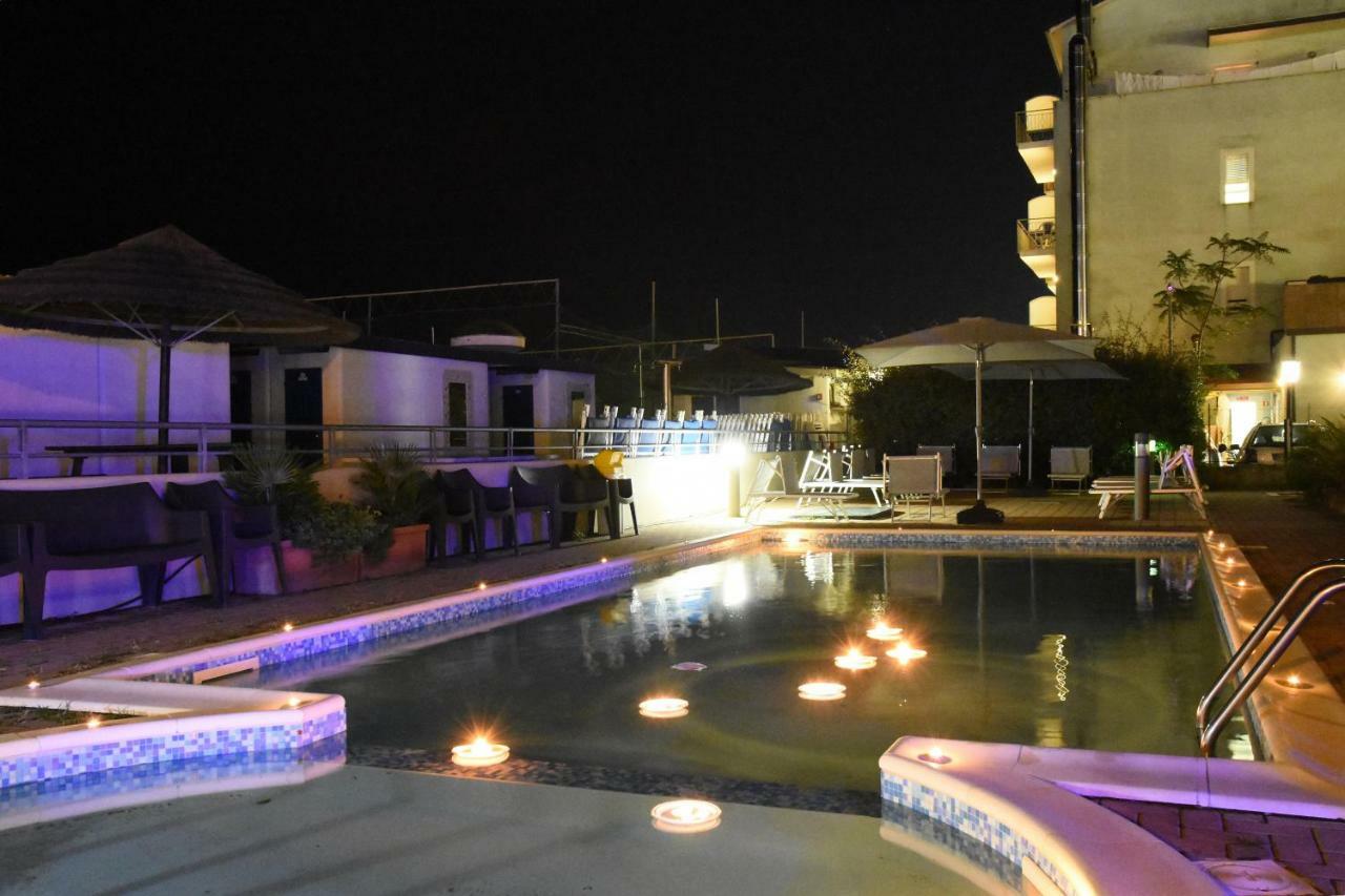 Residence Moderno ลิโด ดิ ซาวิโอ ภายนอก รูปภาพ